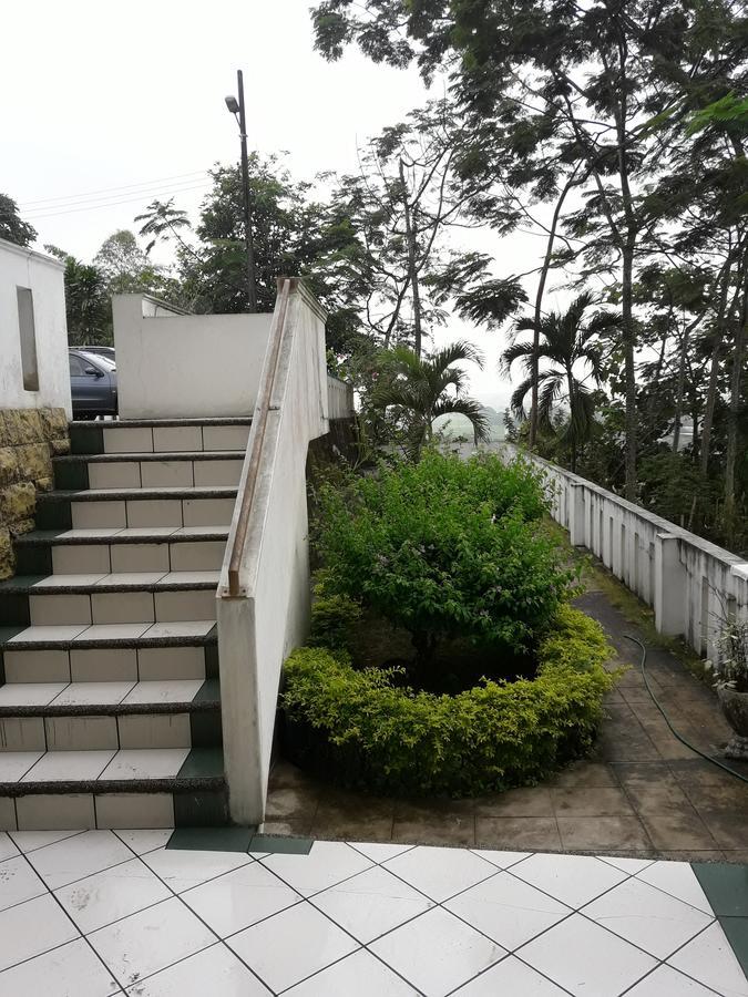 Hotel Ecologico Riverside Quevedo Екстериор снимка