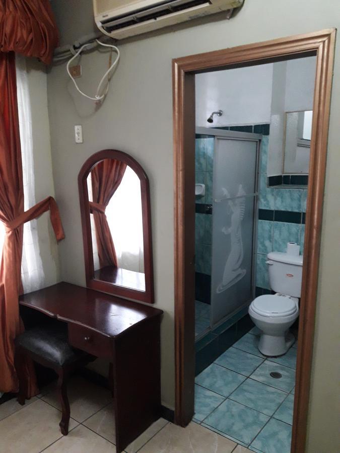Hotel Ecologico Riverside Quevedo Екстериор снимка